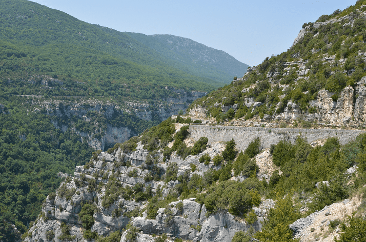 Straßen über der Verdonschlucht