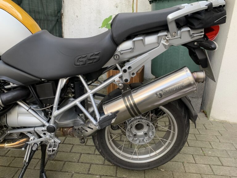 Standardauspuff oder Akrapovic?