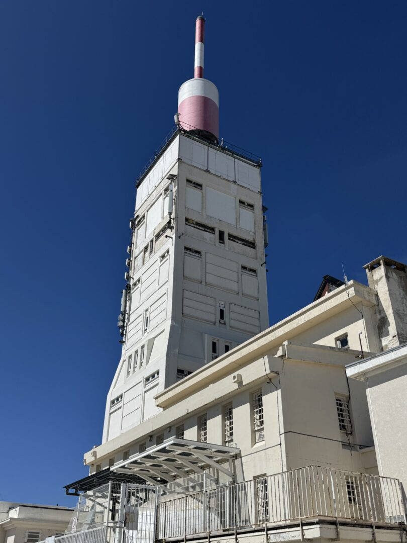 Turm auf dem Mont Ventoux